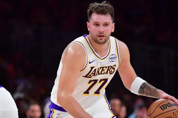 湖人主帅雷迪克透露东契奇回归时间表 周日战<a href=/lanqiuxilie/76ers/ target=_blank class=infotextkey>76人</a>成潜在复出战