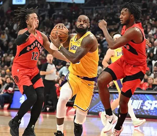 湖人123-120绝杀猛龙 詹姆斯纪录终结仍聚焦胜利