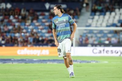 皇马5000万挖到左路铁闸！22岁A费7场全勤，<a href=/zuqiuxilie/manlian/ target=_blank class=infotextkey>曼联</a>痛失瑰宝？