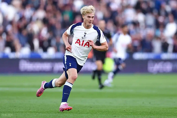 <a href=/zuqiuxilie/ouguan/ target=_blank class=infotextkey>欧冠</a>-热刺1-0比利亚雷亚尔，贝里瓦尔造乌龙黄潜门将离谱黄油手